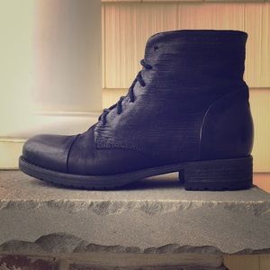 Combat boots